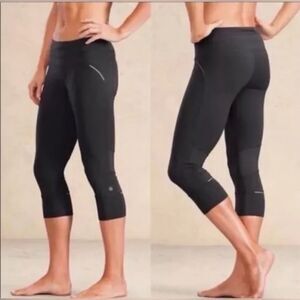 Athleta Women Black Relay Capri Crop Tight Leggings Reflectors S Style 862109